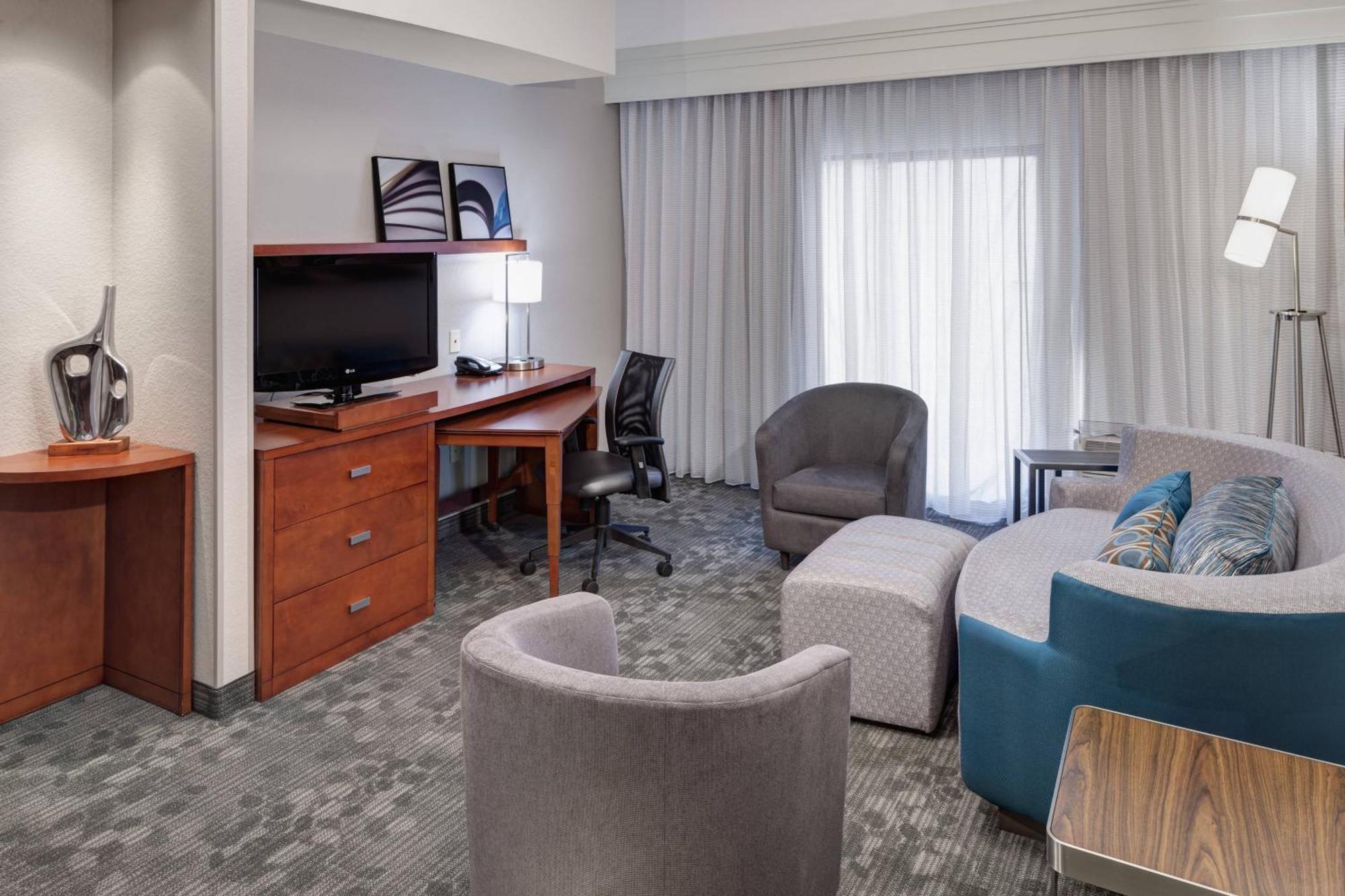 Courtyard By Marriott Birmingham Трассвилл Экстерьер фото
